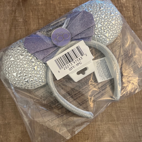 Disney 100 ears - Picture 1 of 1